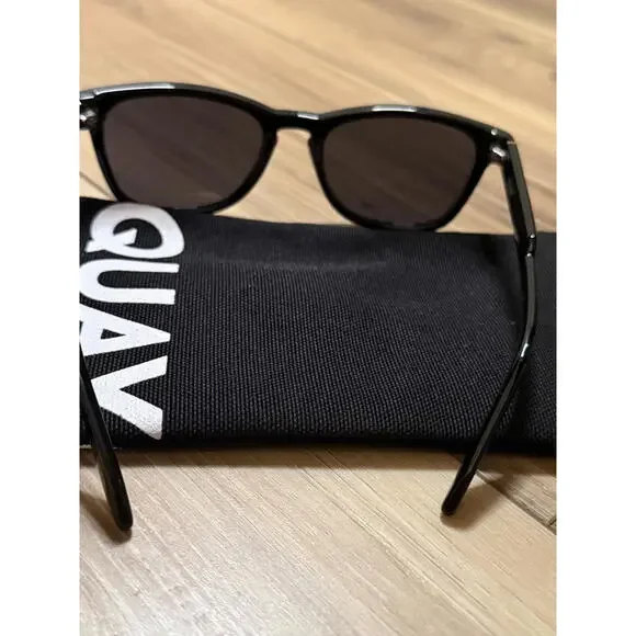 NWT! QUAY 54mm Square Sunglasses Black/ Smoke One Size - Picture 5 of 8